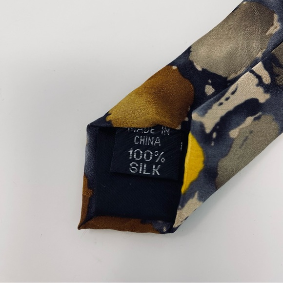 J GARCIA Courtyard Performance Watercolor Collection Artist Proof No. 9 Silk Tie - Picture 6 of 11